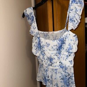 Super cute blue/white floral tank top